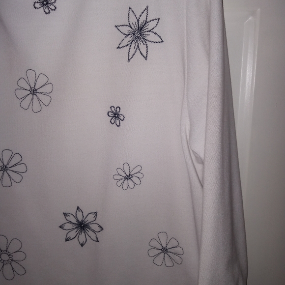 Drapers & Damon's White Shirt with Stitched in  Black Flowers Size Large - Picture 4 of 6